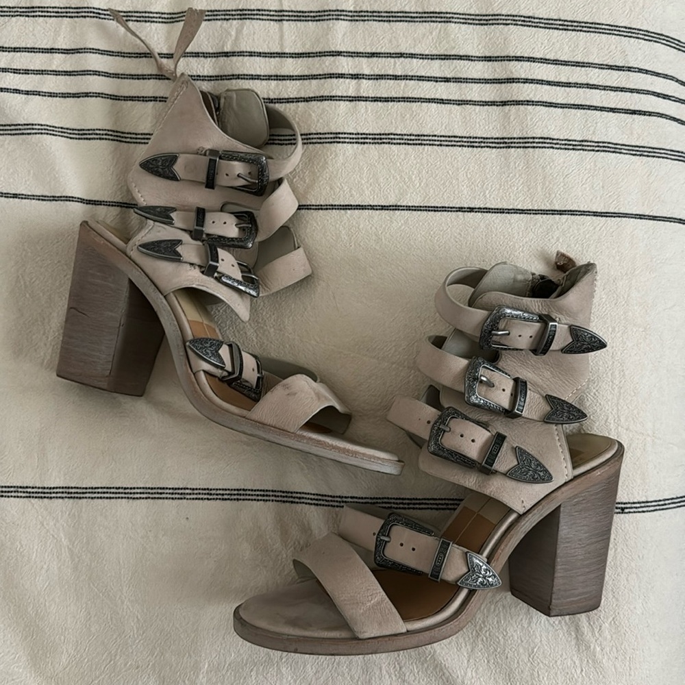 Dolce Vita Strappy Buckle nude chunky Heel size 8.5